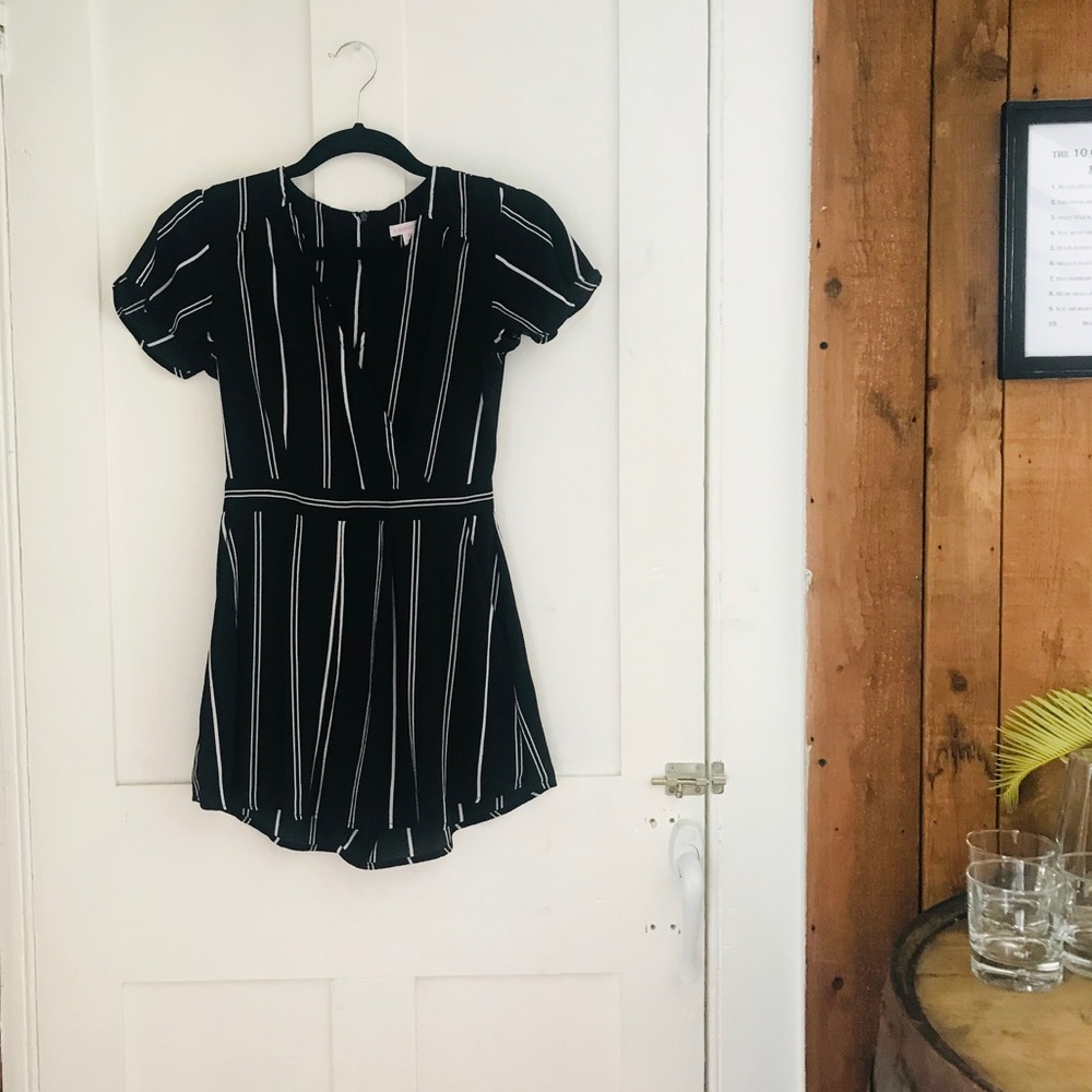 Adorable black and white romper!